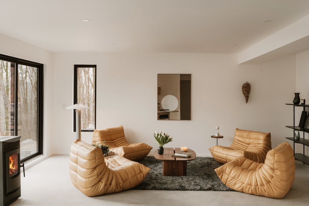 Modern Living Room 1/2 (IG: @clay.banks)